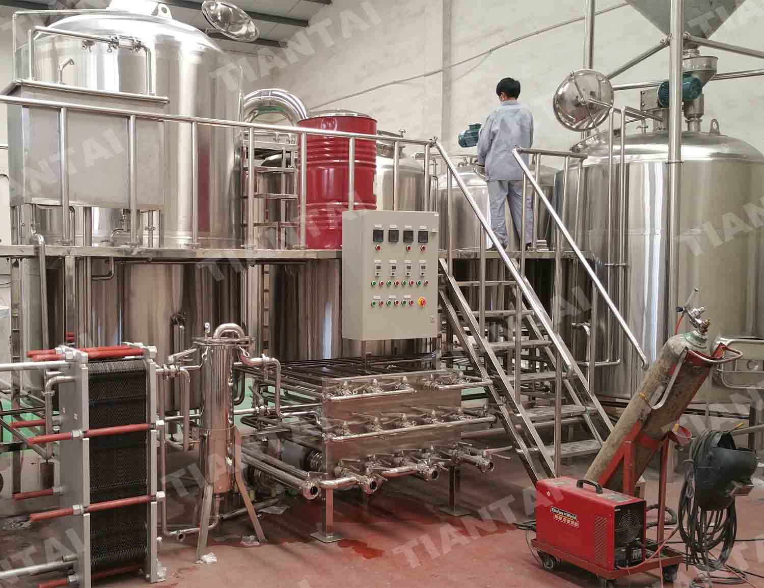   New finished 2500L three vessel Automatic beer brewery equipment